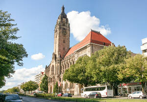 Die Ausstellung „Demokratie ist eine Mitmacht“ wird bis zum 11. September im Rathaus Charlottenburg gezeigt.