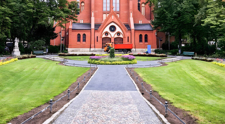 Neu und schön: Die Wege auf dem Ludwigkirchplatz. Foto: BACW