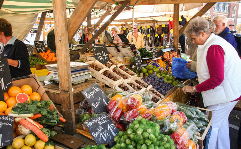 Wochenmarkt am Kranoldplatz.