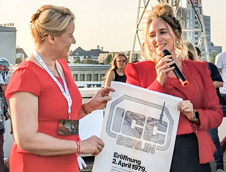 Franziska Giffey und Kirstin Bauch am Tag der offenen Tür im September auf dem ICC. Foto: Felix Niecke