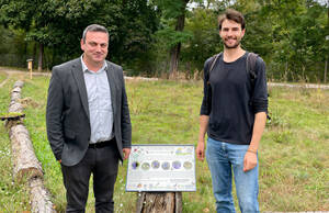 Bezirksstadtrat Urban Aykal und Leon Salisch, Initiator "Blühendes Dreieck". Foto: BASZ