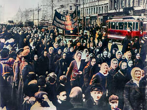 Frauen demonstrieren 1917 in Petrograd – heute Sankt Petersburg.
