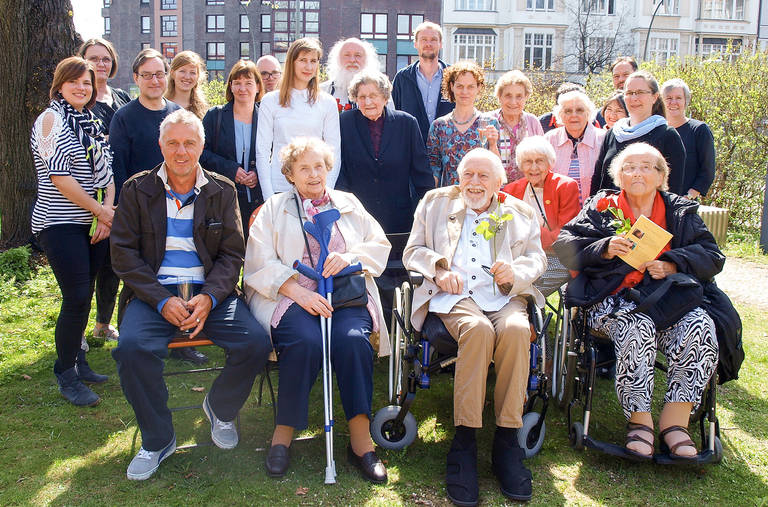 Gemeinsam das Erreichte feiern: Senioren, JungfragtAlt-Team und Gäste.