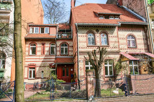 Günter Grass wohnte von 1963 bis 1996 in der Niedstraße 13 in Friedenau.