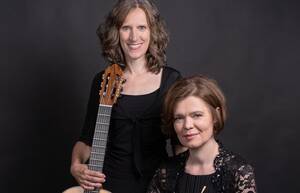 Das Duo Varino mit Almute Zwiener, Oboe (r.) und Kathrin Redlich, Gitarre. Foto: Ludwig Niethammer