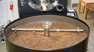 Frisch gerösteter Kaffee – ein Genuss. Foto: Charlottenburger Genusshandwerk