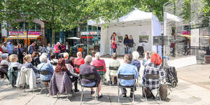 Jubiläumsveranstaltung 30 Jahre Spiegelwand Hermann-Ehlers-Platz. Foto: BASZ