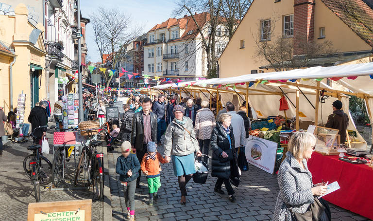 Wochenmarkt am Teltower Damm in Zehlendorf Mitte.