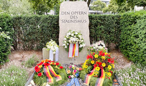 Gedenkstein für die Opfer des Stalinismus auf dem Steinplatz. Foto: BACW/von Kentzinsky