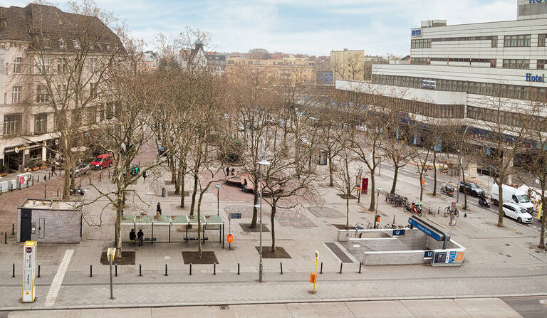 Hermann-Ehlers-Platz: Schloßstraße Ecke Albrechtstraße
