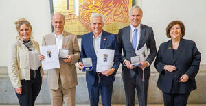 v.l.n.r.: Bezirksbürgermeisterin Kirstin Bauch, Falk von Moers, Hardy Schmitz, Dr. Manfred Uhlitz, BVV-Vorsteherin Judith Stückler. Foto:  BA CW