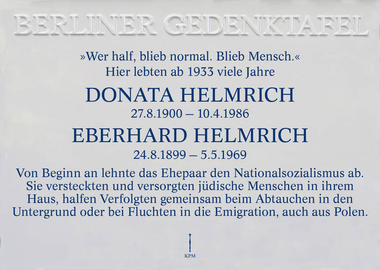Seit 22. März 2025 erinnert eine Berliner Gedenktafel an der Westendallee 99f an Donata (1900–1986) und Eberhard (1899–1969) Helmrich.