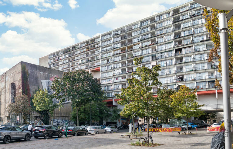 Ungewöhnlich wohnen – der Bunker wurde mit einem Wohnhaus überbaut.