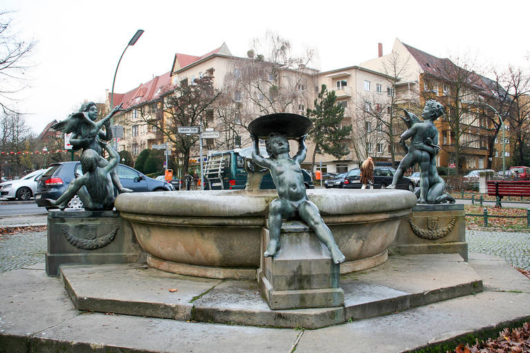 Erikabrunnen am Adam-Kuckhoff-Platz.