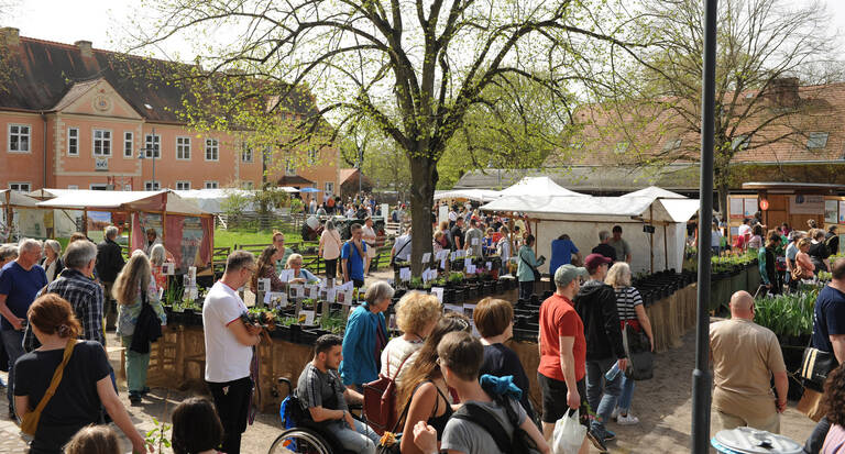 Über 80 Aussteller präsentieren Pflanzenvielfalt und geben Tipps. Foto: Strauchpoeten