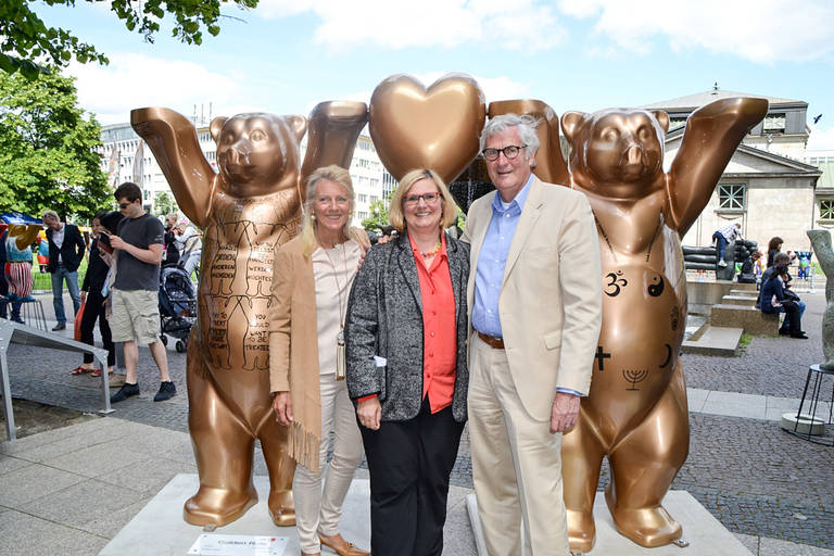 Von links: Eva Herlitz, Bezirksbürgermeisterin Angelika Schöttler, Dr. Klaus Herlitz. Foto: Wirtschaftsförderung