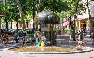 Pilzbrunnen auf dem Leon-Jessel-Platz.