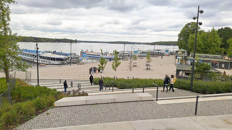 Neuer Uferpark an der Ronnebypromenade am Wannsee. Foto: BA SZ