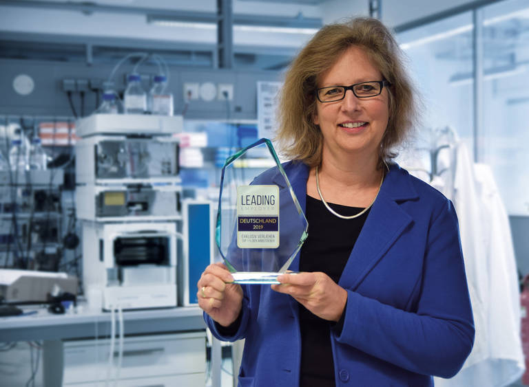 Alexandra Knauer freut sich über die erneute Auszeichnung des Familienunternehmens. Foto: Knauer Wissenschaftliche Geräte GmbH