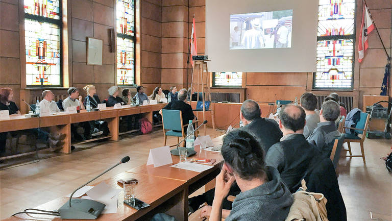 Reges Interesse an der Kampagne Fairtrade Town herrschte im Rathaus Zehlendorf.  Foto BezAStZ