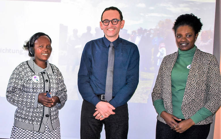 Mary Karanja, Bezirksbürgermeister Stephan von Dassel, Lilian Maina (v.l.n.r.).