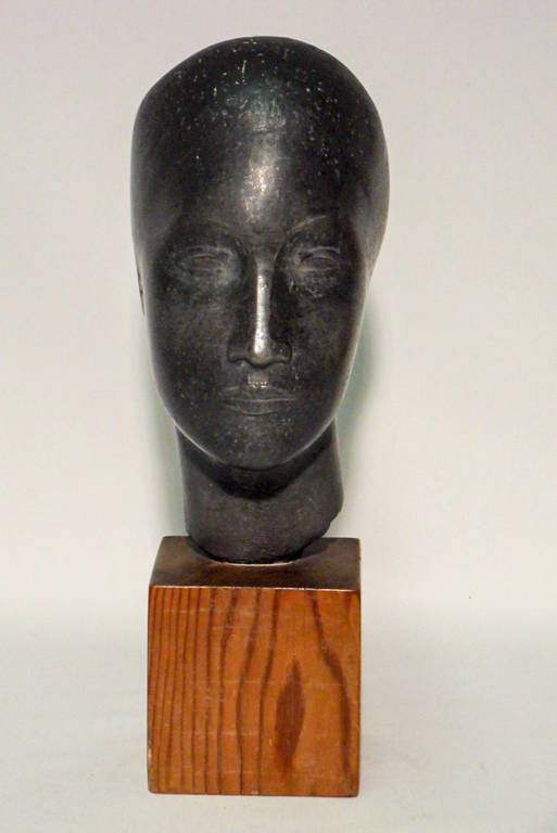 Jussuf Abbo, Büste auf Holzsockel, undat. 1920er, Bronze. Foto: NL Abbo, Brighton