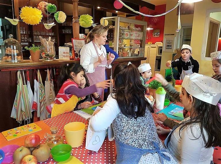 Kochen mit Willkommensklassen. Foto KinderkochSpass