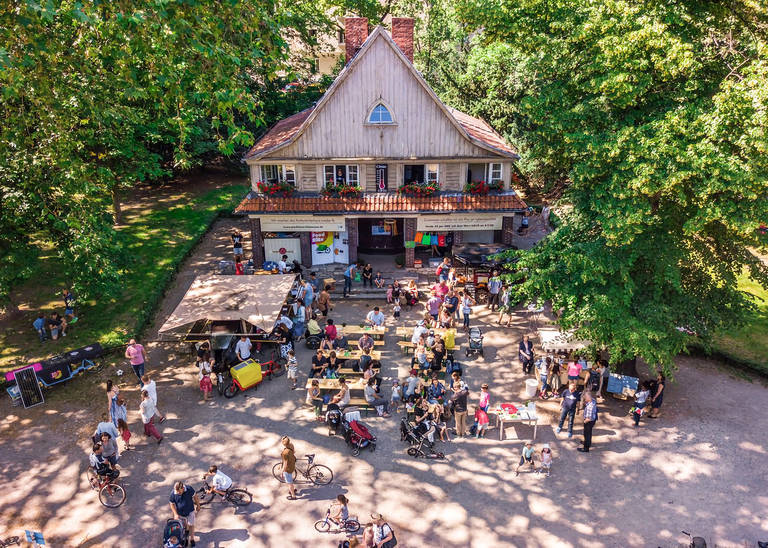 Bereits vor der Sanierung ist das Parkhaus beliebter Begegnungsort für Alt und Jung. Foto: ParkHaus Lietzensee e. V.