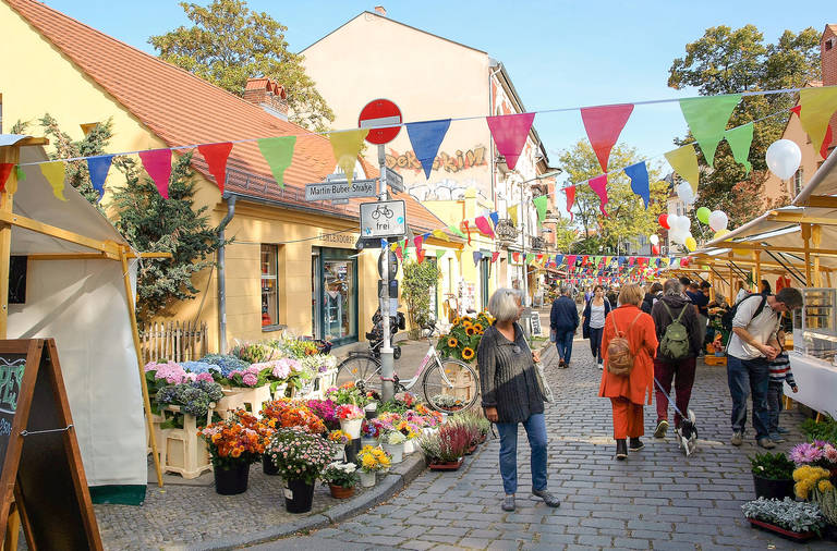 An Markttagen ist der „kleine Teltower Damm“ bereits Fußgängerzone.