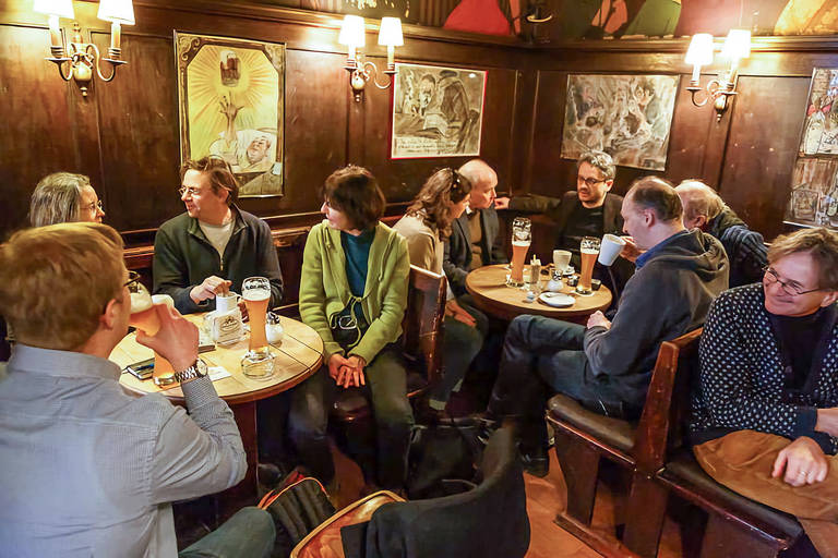 Kunst und Kneipe: Bei Kunst im Fenster lässt sich Westend mal anders erleben. Foto: Family & Friends e. V.