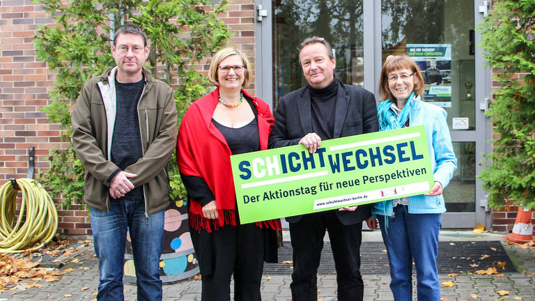 Begrüßungskomitee zum Schichtwechsel: v.l.n.r.: Ronald Zocha, Angelika Schöttler, Stephan Kersten, Franziska Schneider. Foto: BA Tempelhof-Schöneberg