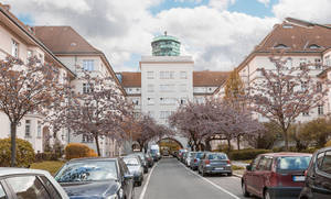 Hans Baluschek wohnte und arbeitete im Atelierturm in den Ceciliengärten.