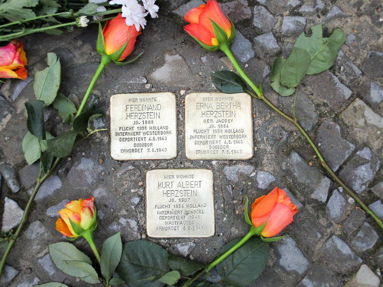 Stolpersteine an der Hewaldstraße 6Foto: Museen Tempelhof-Schöneberg