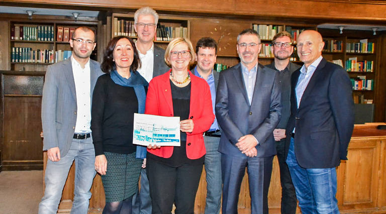 (v.l.n.r.) Daniel Repsch, Ina Zerche, Hinrik Weber, Angelika Schöttler, Matthias von Popowski, Martin Lind, Markus Kolodziej und Ulrich Misgeld.  Foto: WiFö Tempelhof-Schöneberg