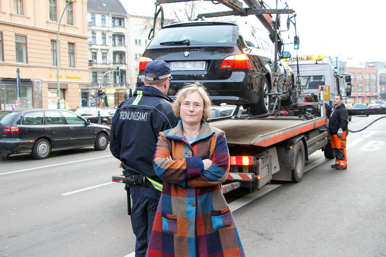 Bezirksstadträtin Christiane Heiß lässt die Busspur räumen. Foto: BA