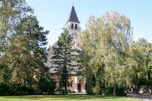 Evangelische Kirche Schlachtensee am Heinrich-Albertz-Platz.