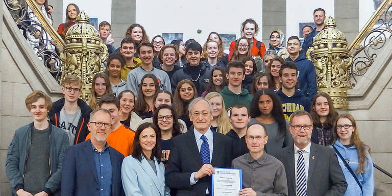 Preisverleihung: Das Goethe-Gymnasium ist Preisträger des Schüleraustausch-Preises Foto: Stiftung Völkerverständigung