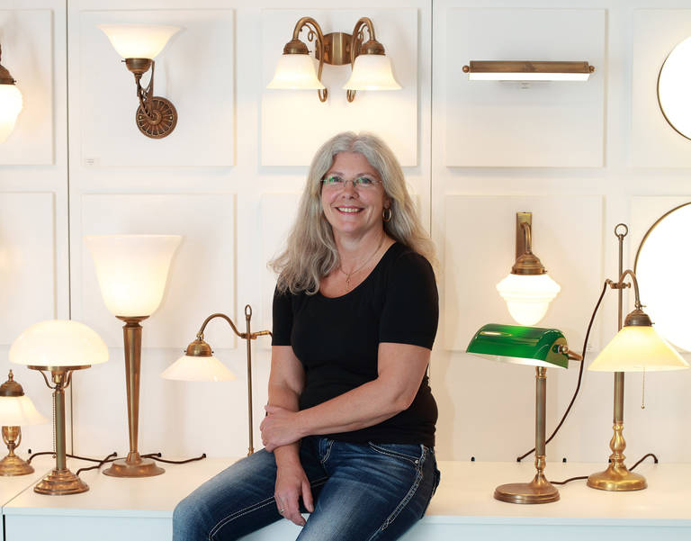 Unternehmerin Anne Kamratowski gibt alten Lampenmodellen eine Zukunft. Fotos: BML GmbH