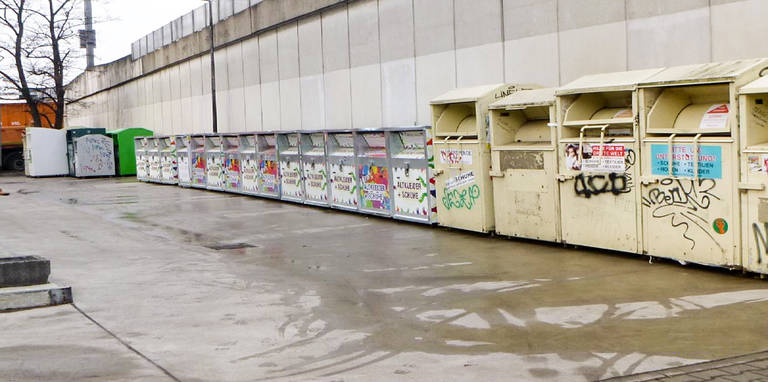 Illegale Altkleidercontainer. Foto: Stöffel, BA T-S, StraGrün SV 18