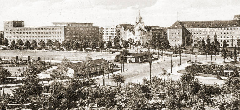 Berlin-Wilmersdorf, Fehrbelliner Platz mit dem Versicherungsgebäude von Emil Fahrenkamp, Postkarte aus den 1930er-Jahren. Archiv Museum Charlottenburg-Wilmersdorf