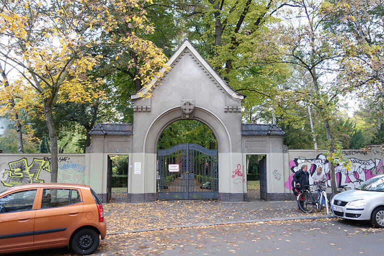 Auf dem Friedhof Stubenrauchstraße findet am Volkstrauertag ein Gedenken statt.