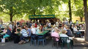 Seit über 50 Jahren ist der Weinbrunnen ein beliebter Treffpunkt. Foto: BACW
