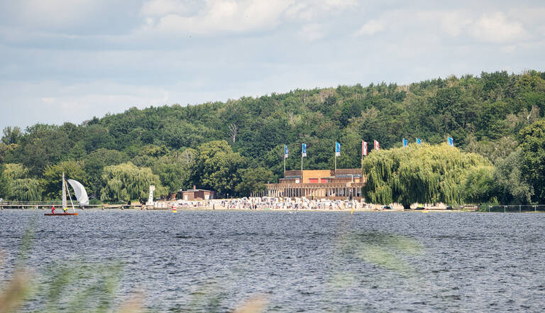 Etwas ganz Besonderes - im Strandbad Wannsee kann man sich taufen lassen.