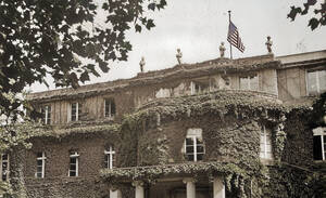 Die Aufnahmen von Fritz Traugott und weiteren Soldaten zeigen, wie die US-Armee Haus und Garten im Sommer 1945 in Besitz nimmt. Foto: Fritz J. Traugott Archive
