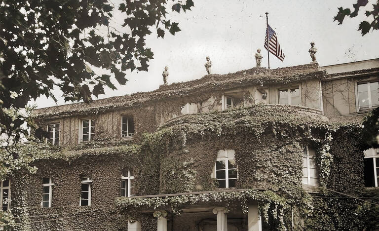 Die Aufnahmen von Fritz Traugott und weiteren Soldaten zeigen, wie die US-Armee Haus und Garten im Sommer 1945 in Besitz nimmt. Foto: Fritz J. Traugott Archive