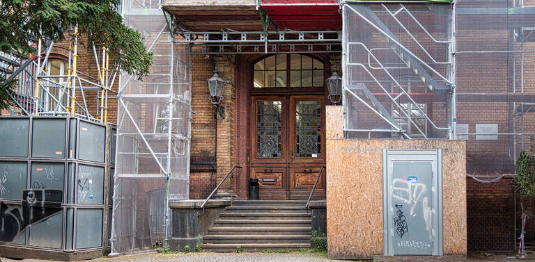 Das Haus am Kleistpark ist trotz Sanierungsarbeiten geöffnet.