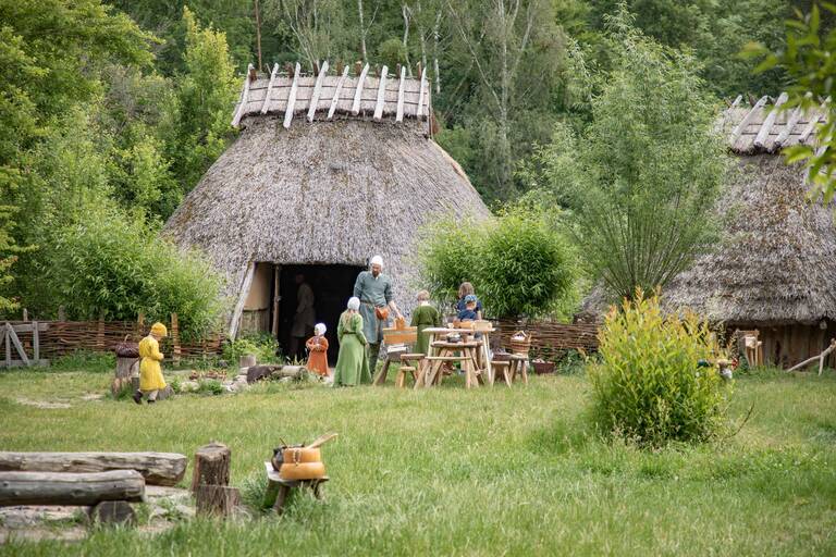 Im Museumsdorf Düppel wird das Mittelalter auch für Kinder lebendig. Foto: Christian Kielmann/Stadtmuseum Berlin