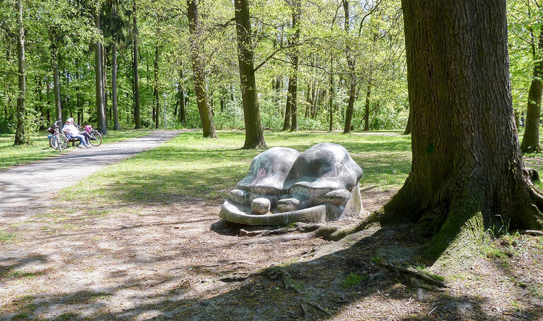 „Schildkrötengruppe“ von Christian Theunert im Heinrich-Laehr-Park.