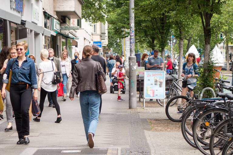 Stadtspaziergänge, Fest auf dem Hermann-Ehlers-Platz und verkaufsoffener Sonntag - am 7.9. lohnt sich der Weg zur Schloßstraße.