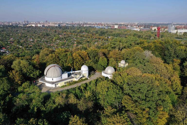 In der Wilhelm-Foerster-Sternwarte kann der Blutmond beobachtet werden. Foto: SPB, Volker Gehrmann